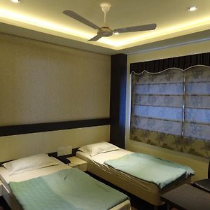 Deluxe Double or Twin Room Fan
